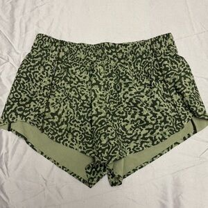 ATHLETA Short's Green Clouded Leopard Print Hustle 3" Running Hiking  NEW